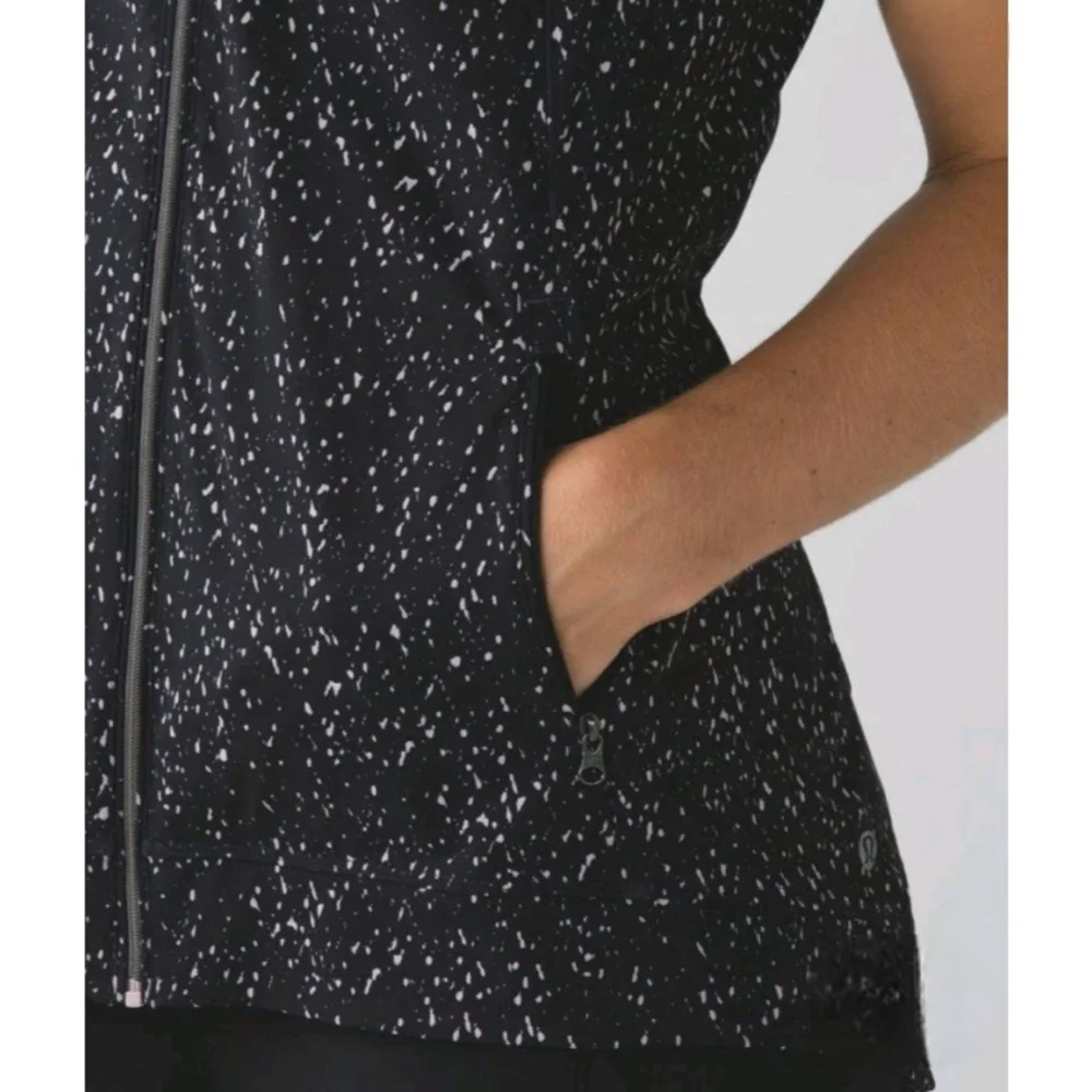 LULULEMON‎ Go The Distance Hooded Vest Butterfly Texture Mink Berry Black Size 6